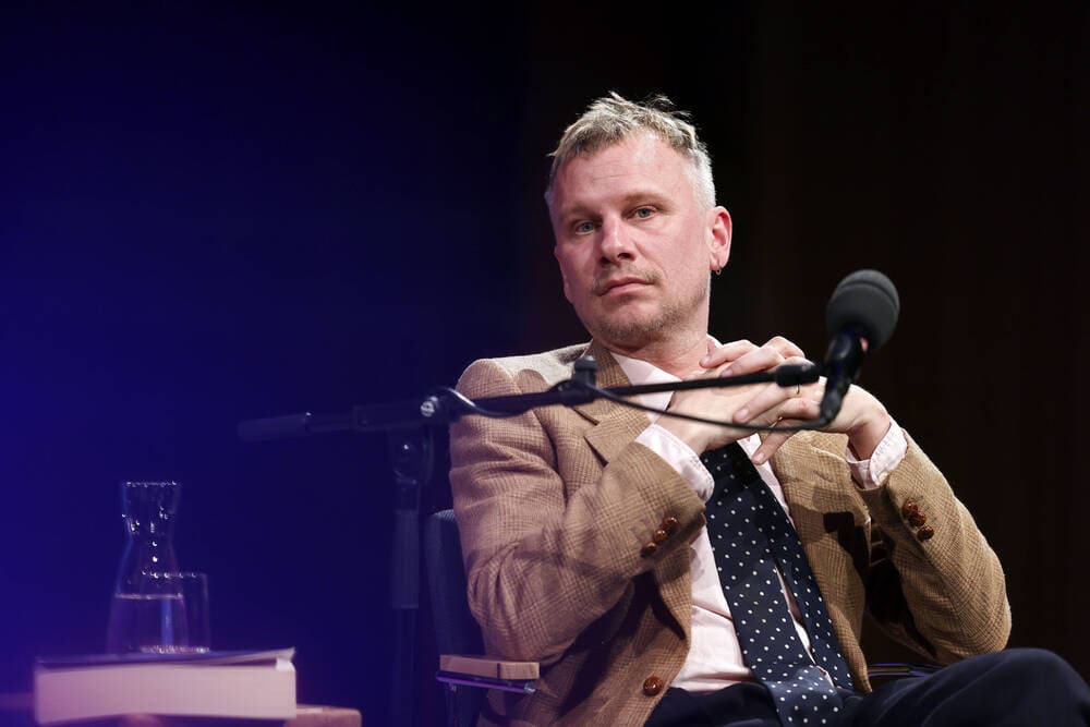 Schauspieler Robert Stadlober bei der Litcologne-Veranstaltung Demon Copperhead. 